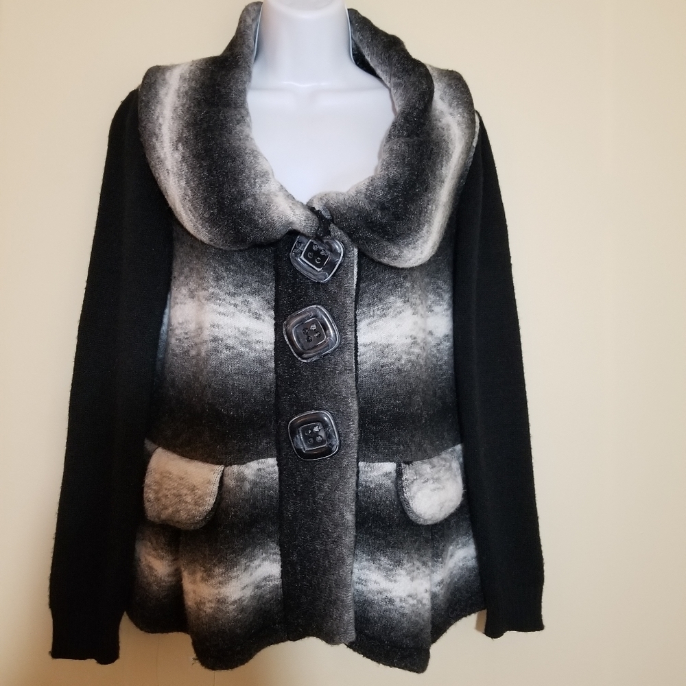 Mohair Blend Avetta Brand Large Artsy Buttons Sz M
